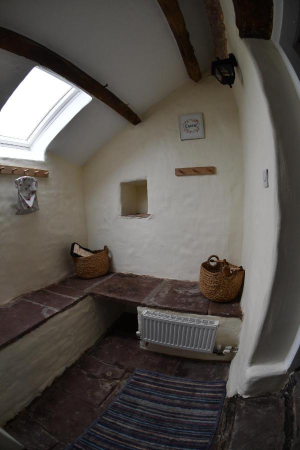 Pant Llwyd Farm Villa Llangynidr Eksteriør billede