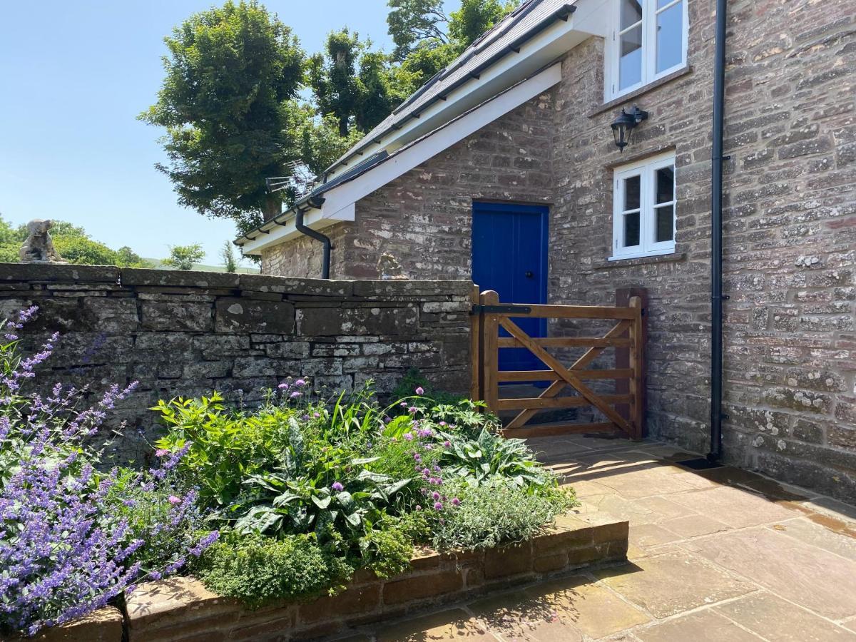 Pant Llwyd Farm Villa Llangynidr Eksteriør billede